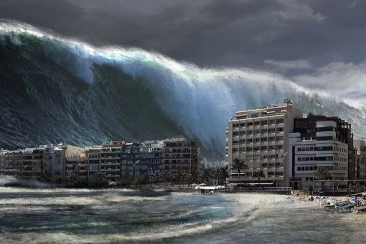 Tsunami: Dünya üzerindeki devasa dalgaların tarihi