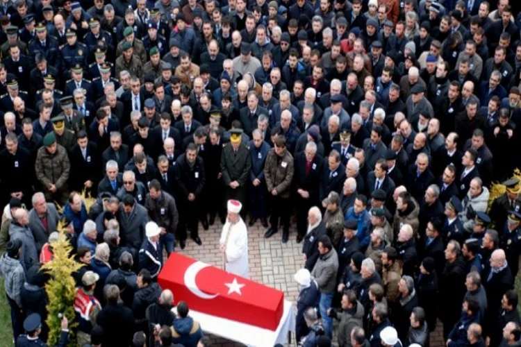 Tüm Türkiye şehitlerine ağlıyor