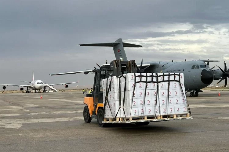 Türkiye, Afganistan'a 24 tonluk insani yardım gönderdi