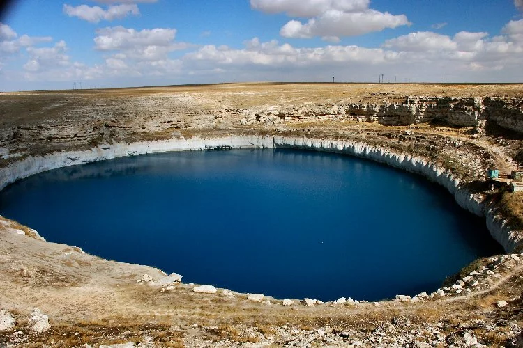 Türkiye'nin en büyük obruk göllerinden biri: Kızılören Gölü