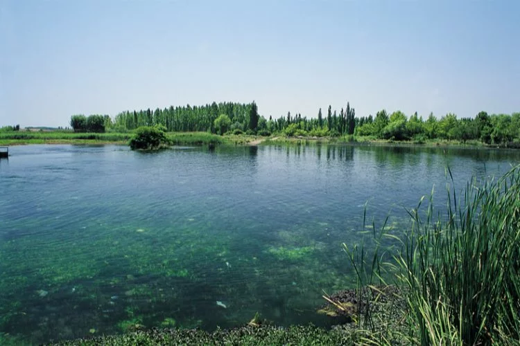 Türkiye'nin en büyük tatlı su göllerinden: Işıklı Gölü