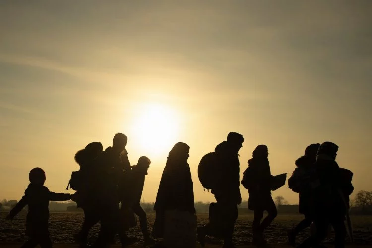 Yakalanan düzensiz göçmenler İl Göç İdaresi'ne teslim edildi
