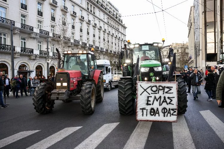 Yunanistan’da çiftçilerden protesto!