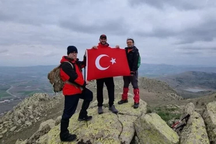 Zirveye Türk Bayrağı dikildi: Kırşehirli dağcılar Baran Dağları'nı fethetti!